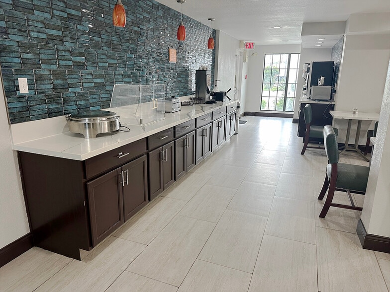 More Photos Of 7603 N Navarro St, Victoria Hotel For Sale