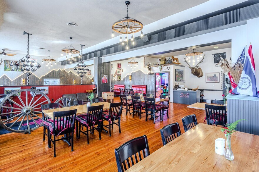 More Photos Of 117 Pine St, Pinedale Restaurant For Sale