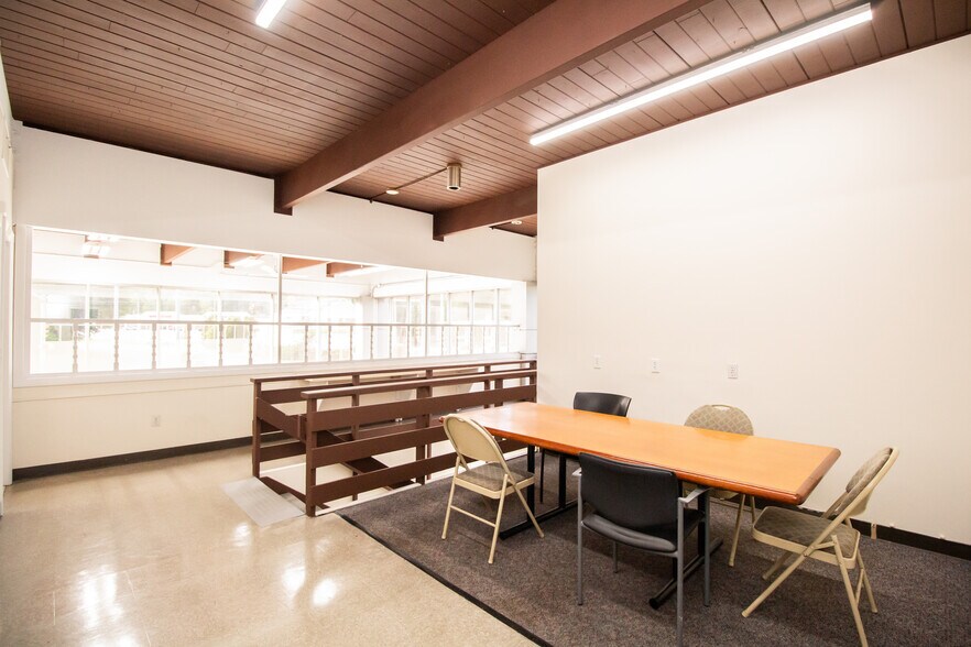 More Photos Of 191 W Main St, Dudley Auto Dealership For Lease