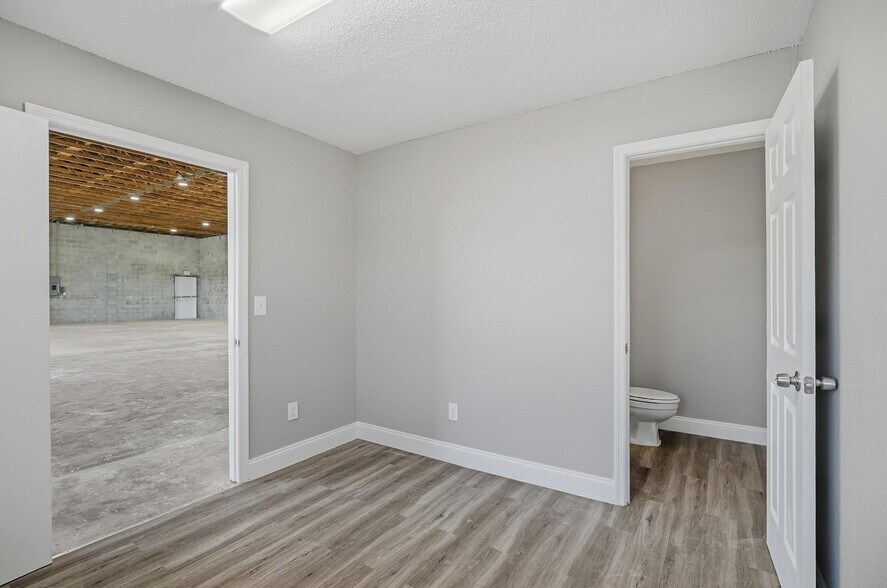 More Photos Of 170 W Mansfield St, Deland Warehouse For Lease