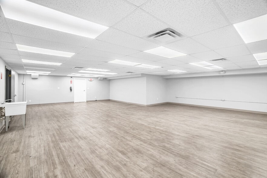 More Photos Of 8200-8358 NW 30th Ter, Doral Warehouse For Lease