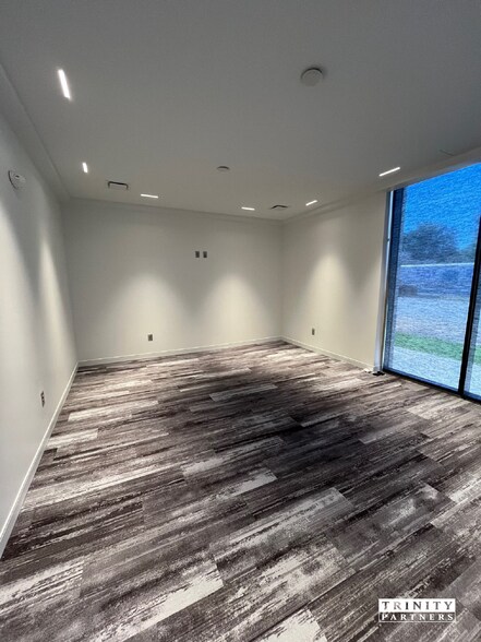 More Photos Of 2717 Devine St, Columbia Office For Lease