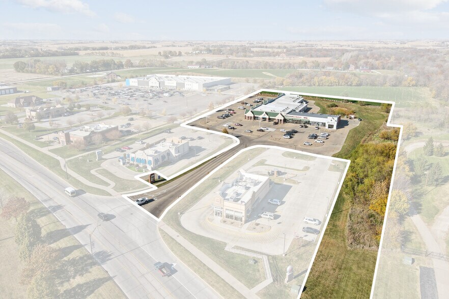 More Photos Of 1514-1598 Washington St, Pella General Retail For Sale