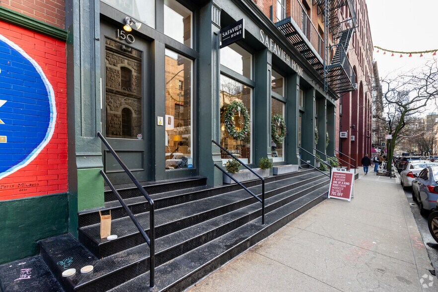 More Photos Of 150 Thompson St, New York Apartments For Lease