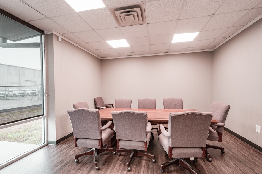 More Photos Of 8131 Red Bluff Rd, Pasadena Warehouse For Lease