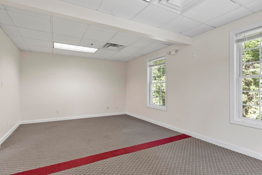 More Photos Of 206 Southbridge St, Auburn Office For Lease