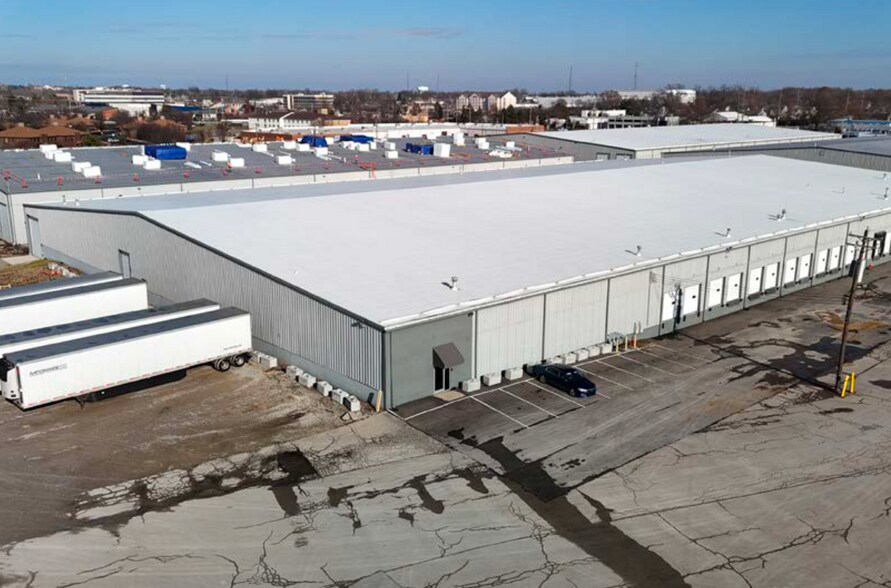 More Photos Of 11027 Kenwood Rd, Blue Ash Warehouse For Lease