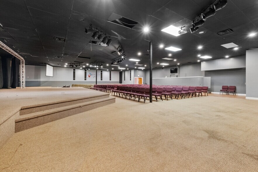 More Photos Of 814 E Cherokee Ave, Sallisaw Religious Facility For Sale