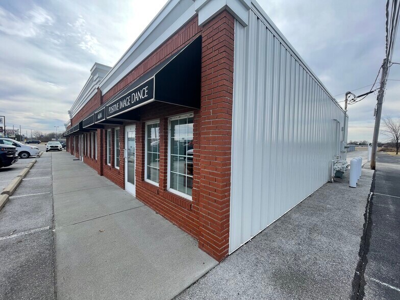 More Photos Of 4604-4610 Woodville Rd, Northwood Freestanding For Lease