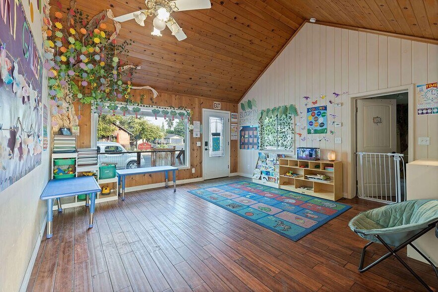 More Photos Of 119 SW 7th St, Redmond Daycare Center For Sale