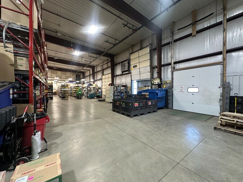 More Photos Of 320 Lundin Blvd, Mankato Warehouse For Lease