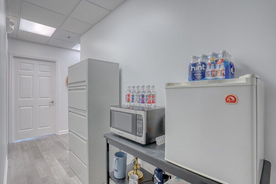 More Photos Of 110 Anglers Rd, Lewes Hotel For Sale