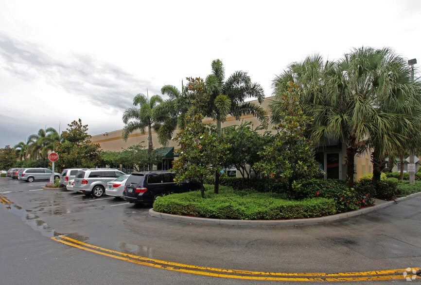 Primary Photo Of 2600 Glades Cir, Weston Storefront Retail Office For Lease