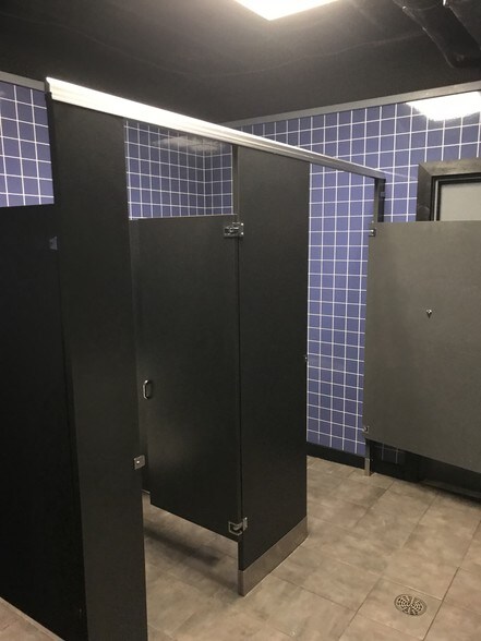 More Photos Of 1815 N Main St, Royal Oak Bar For Lease