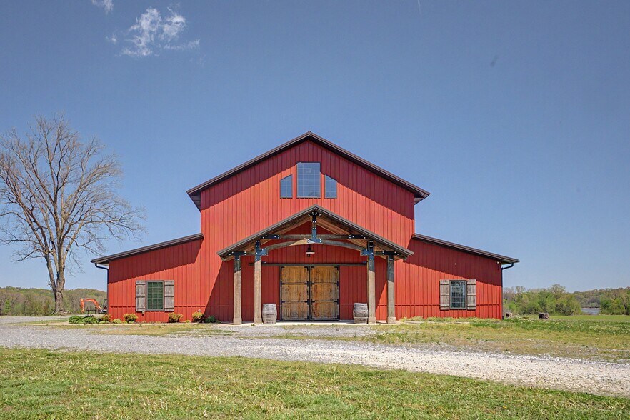 Primary Photo Of 11001 State Rte N, Scott City Specialty For Sale