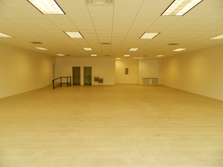 More Photos Of 105 W Veterans Memorial Blvd, Killeen Auto Repair For Lease