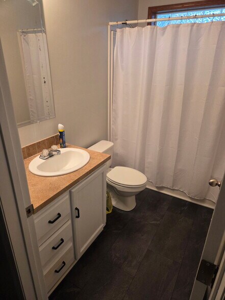 More Photos Of 402 5th St, New Haven Storefront For Sale