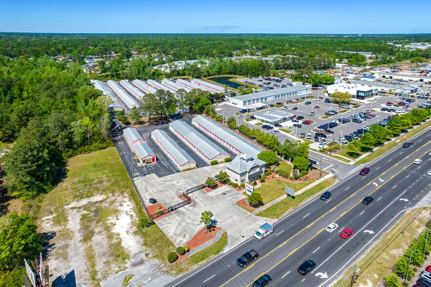 More Photos Of 5811 Market St, Wilmington Self Storage For Lease