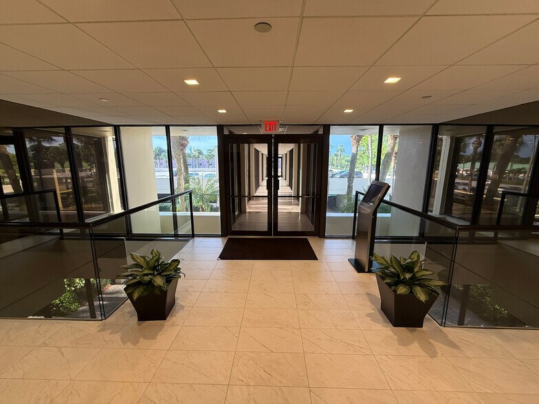 More Photos Of 4440 PGA Blvd, Palm Beach Gardens Office For Lease