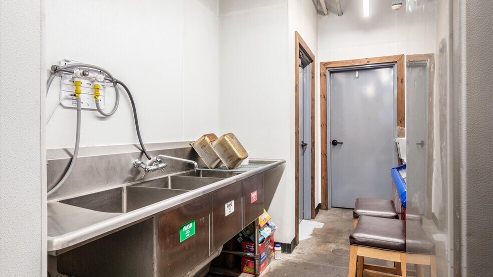 More Photos Of 34 Potters Ln, Roseville Restaurant For Sale
