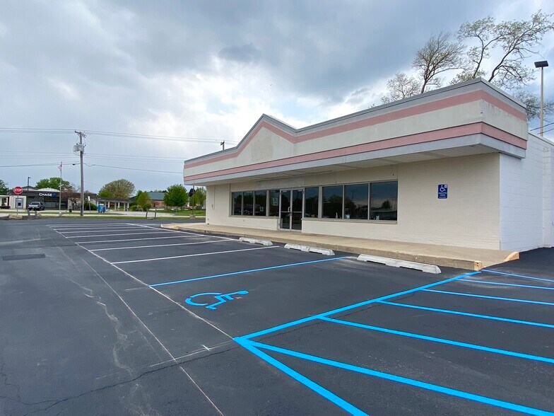 More Photos Of 2306 Calumet Ave, Valparaiso Convenience Store For Sale