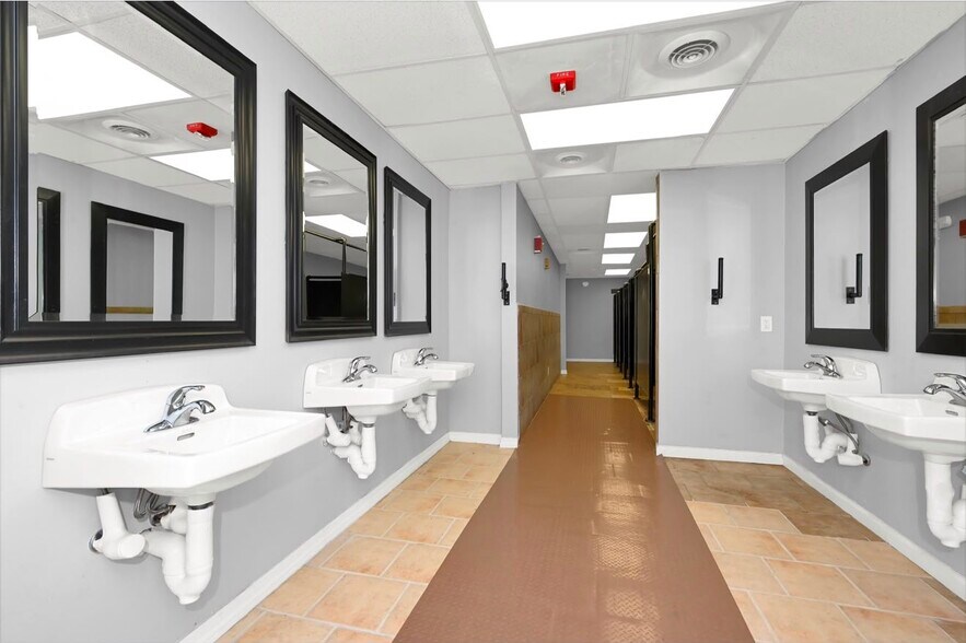 More Photos Of 3110 Highway 31 S, Decatur Health Club For Sale