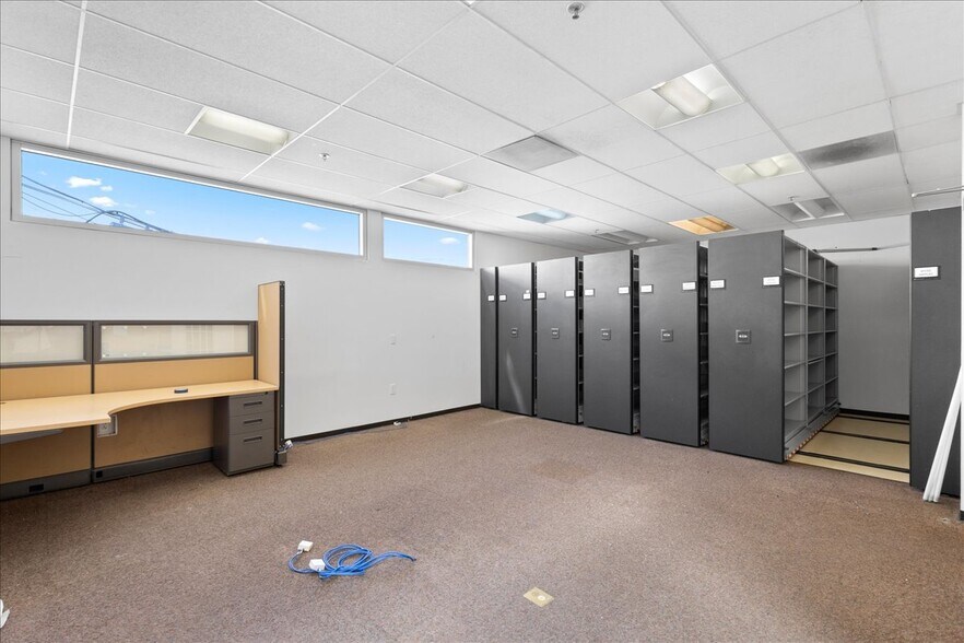 More Photos Of 482 W MacArthur Blvd, Oakland Medical For Sale