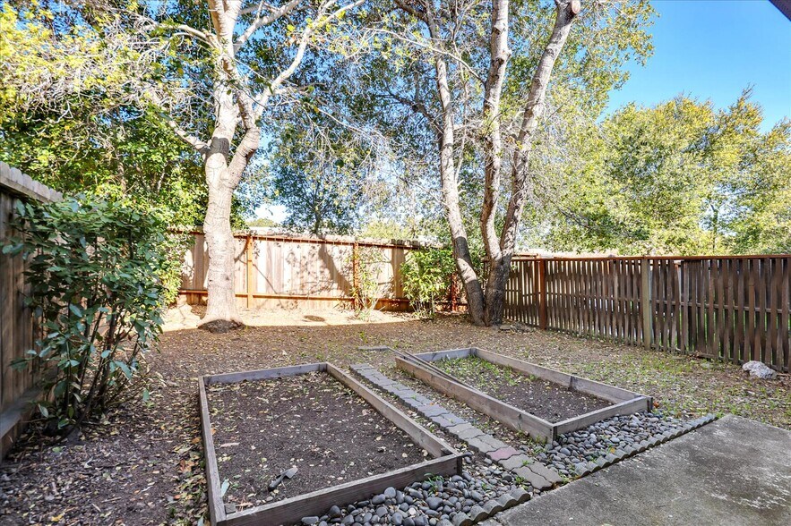 More Photos Of 6 Garden Ct, Belmont Apartments For Sale