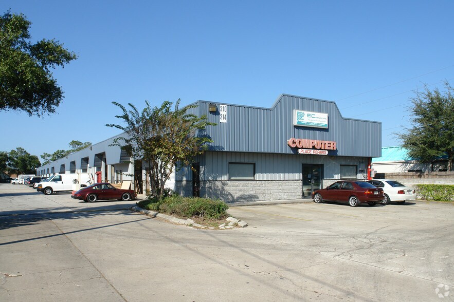 More Photos Of 214 N Goldenrod Rd, Orlando Light Manufacturing For Lease