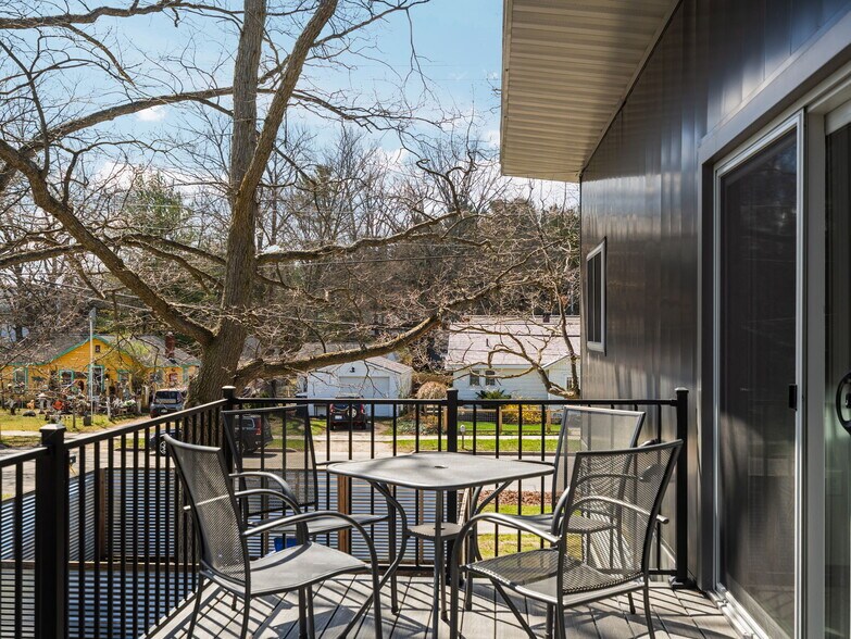 More Photos Of 1323 Cass St, Traverse City Flex For Sale