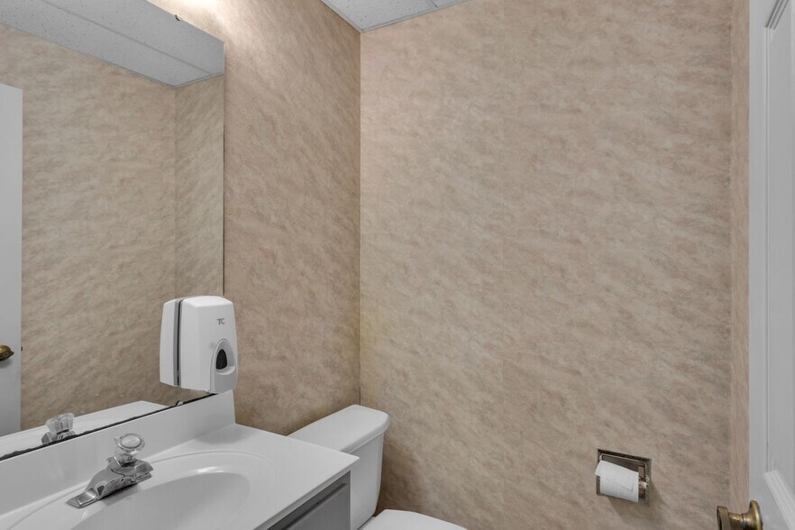 More Photos Of 1106 Ohio River Blvd, Sewickley Office For Sale