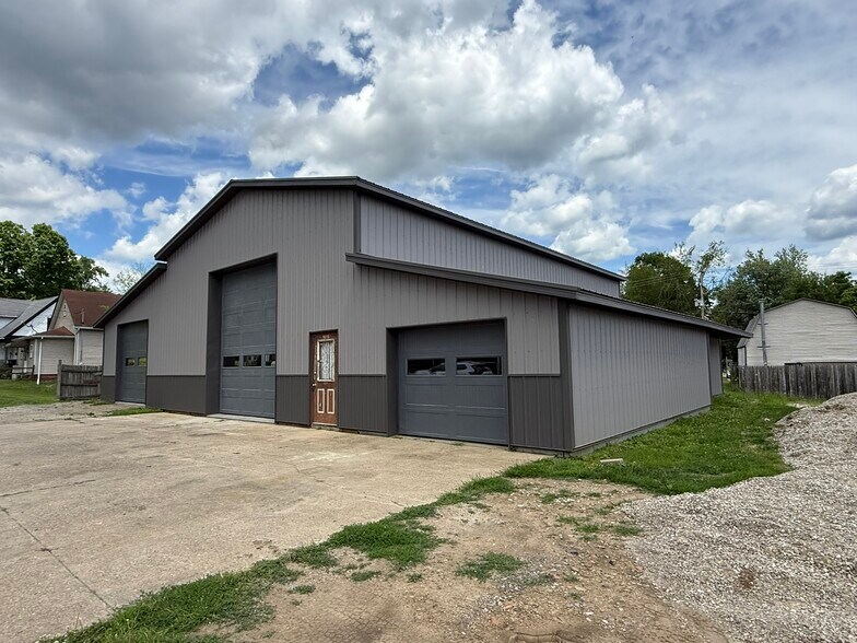 More Photos Of 1015 Trenton Ave, Uhrichsville Industrial For Sale