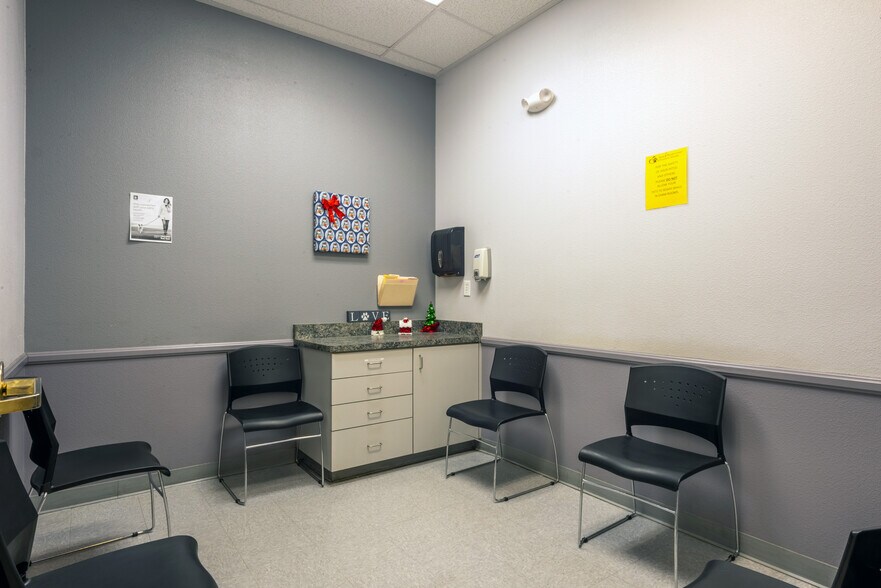 More Photos Of 3210 S Decatur Blvd, Las Vegas General Retail For Lease