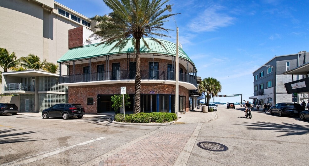More Photos Of 900 Sunrise Ln, Fort Lauderdale Restaurant For Sale