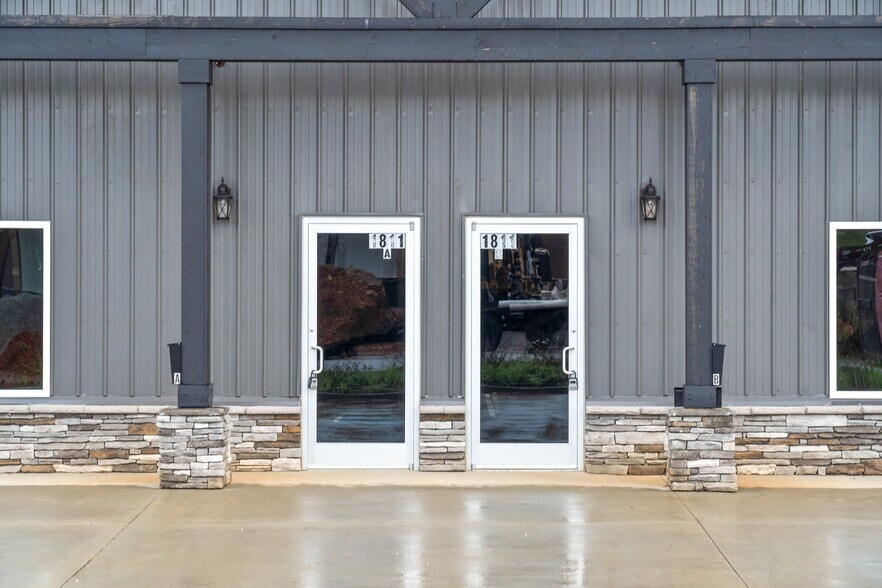 More Photos Of 1811 Mercantile Dr, Clarksville Light Distribution For Lease