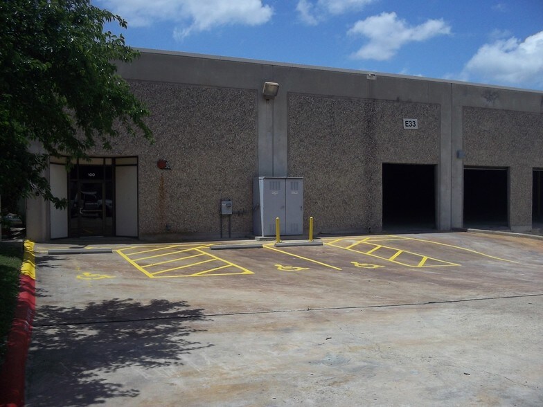 More Photos Of 10200 McKalla Pl, Austin Distribution For Lease