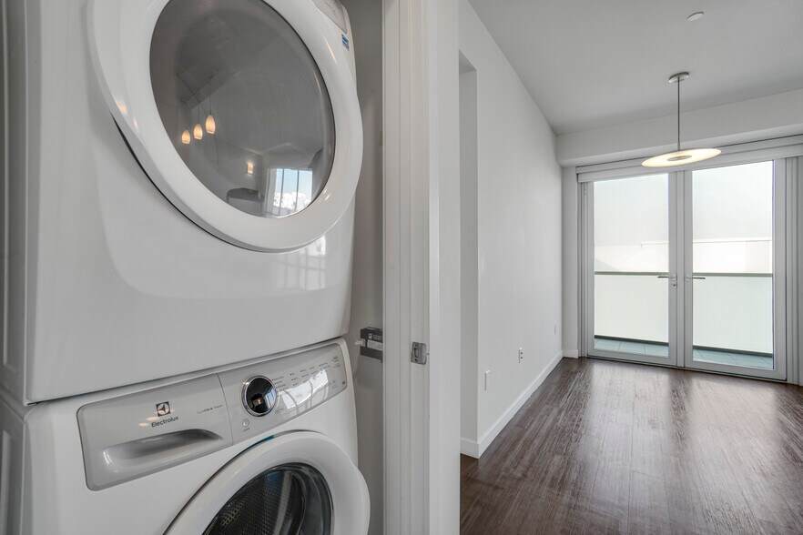 More Photos Of 525 Santa Monica Blvd, Santa Monica Apartments For Sale