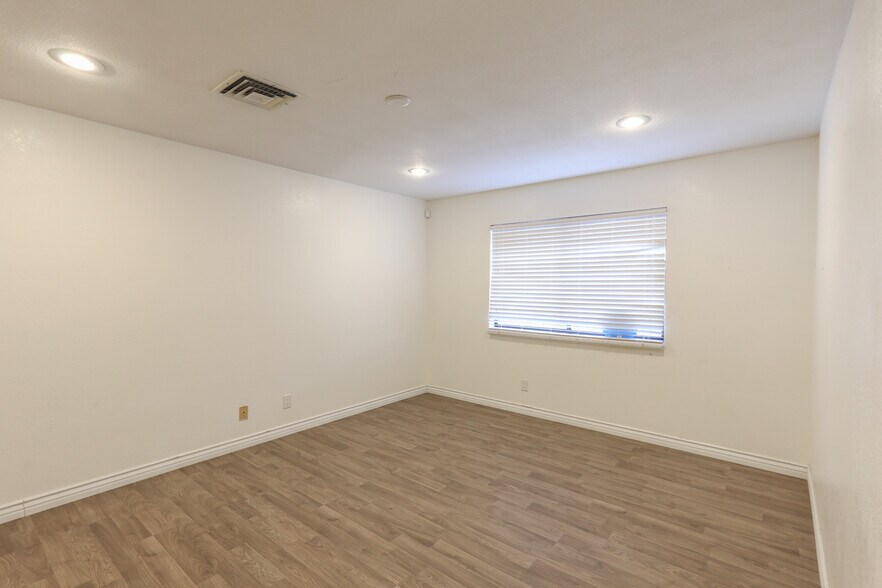 More Photos Of 1000 Garces Ave, Las Vegas Office For Sale