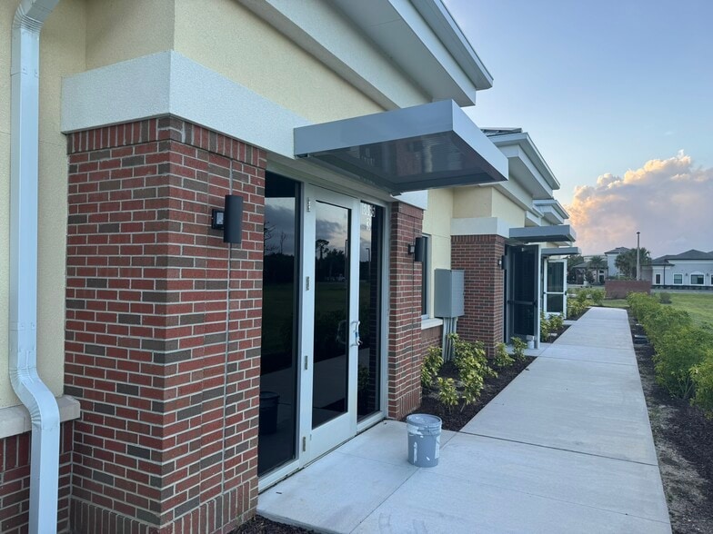 More Photos Of 6865 Murrell Rd, Melbourne Medical For Lease