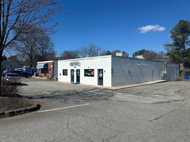 More Photos Of 305 Pineview Dr, Kernersville Office For Sale