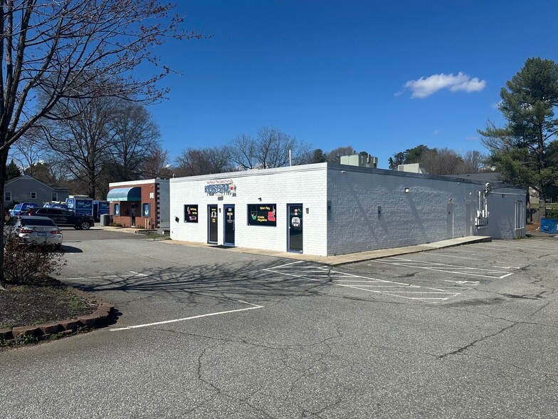 More Photos Of 309 Pineview Dr, Kernersville Office For Lease