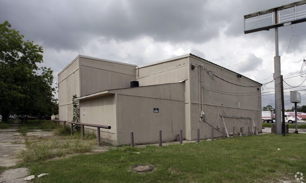 More Photos Of 10722 E I-10 Fwy, Houston Freestanding For Sale