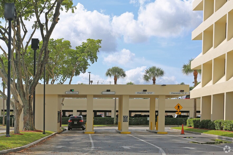More Photos Of 4440 PGA Blvd, Palm Beach Gardens Coworking Space
