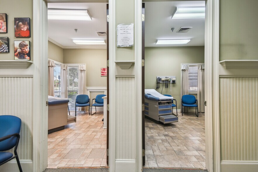 More Photos Of 7300-7313 E Professional Pky, Lakewood Ranch Medical For Sale