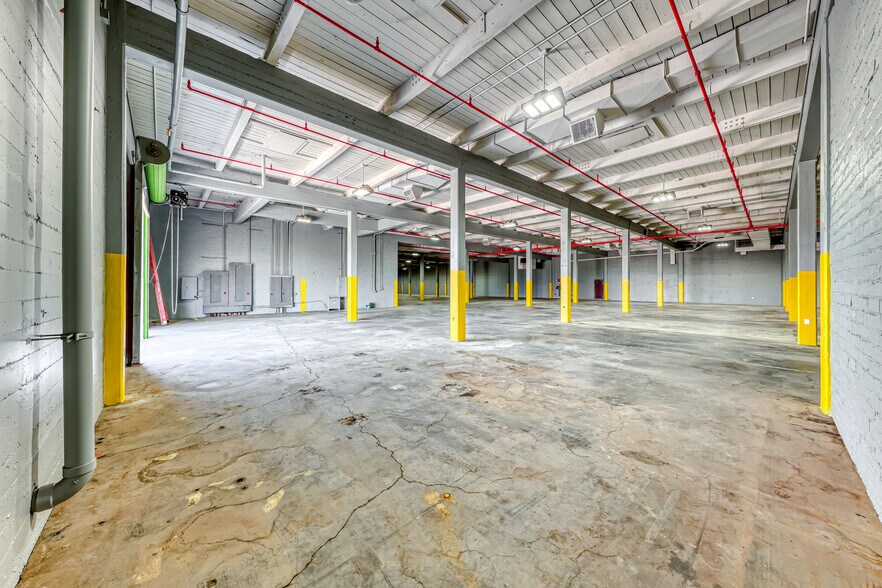 More Photos Of 190 S Fourth St, Henderson Manufacturing For Lease