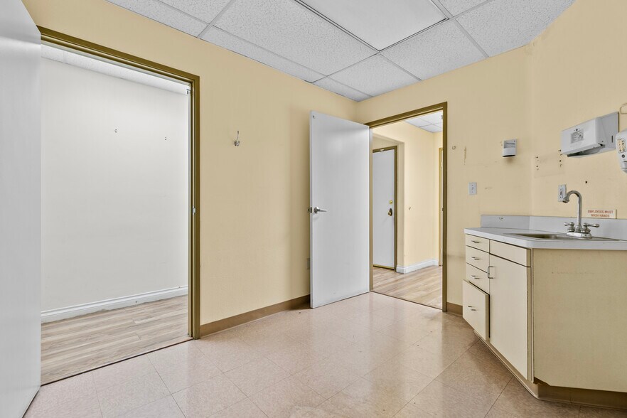 More Photos Of 1217 S Central Ave, Glendale Medical For Lease