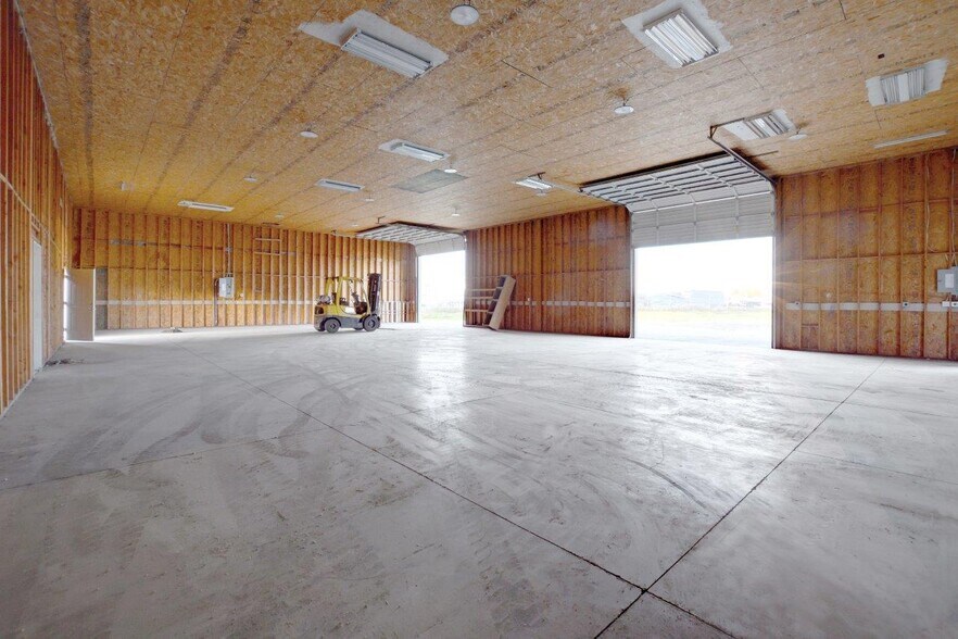 More Photos Of 6804 Agate Rd, White City Flex For Sale