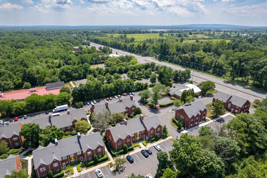 More Photos Of 821-824 Courtyard Dr, Hillsborough Office For Lease