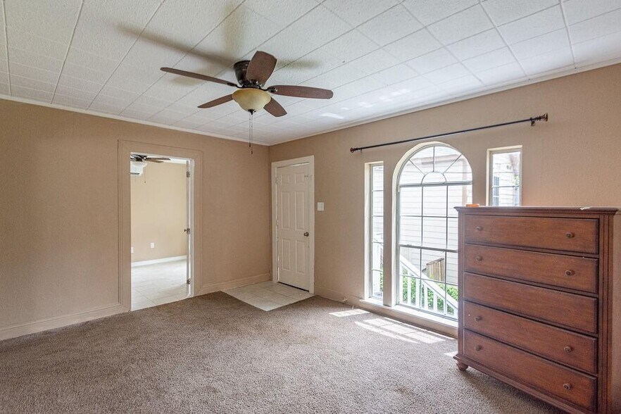More Photos Of 2809 Market St, Baytown Office Residential For Lease