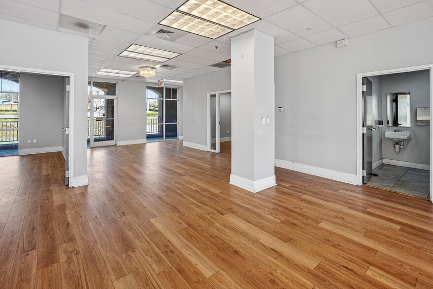 More Photos Of 10210 Berkeley Place Dr, Charlotte Storefront Retail Office For Lease
